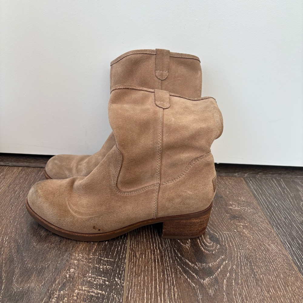 UGG Classic Tan Suede Ankle Booties Size 6